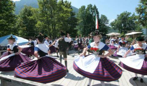 Trachtenwaldfest der Wallberger image